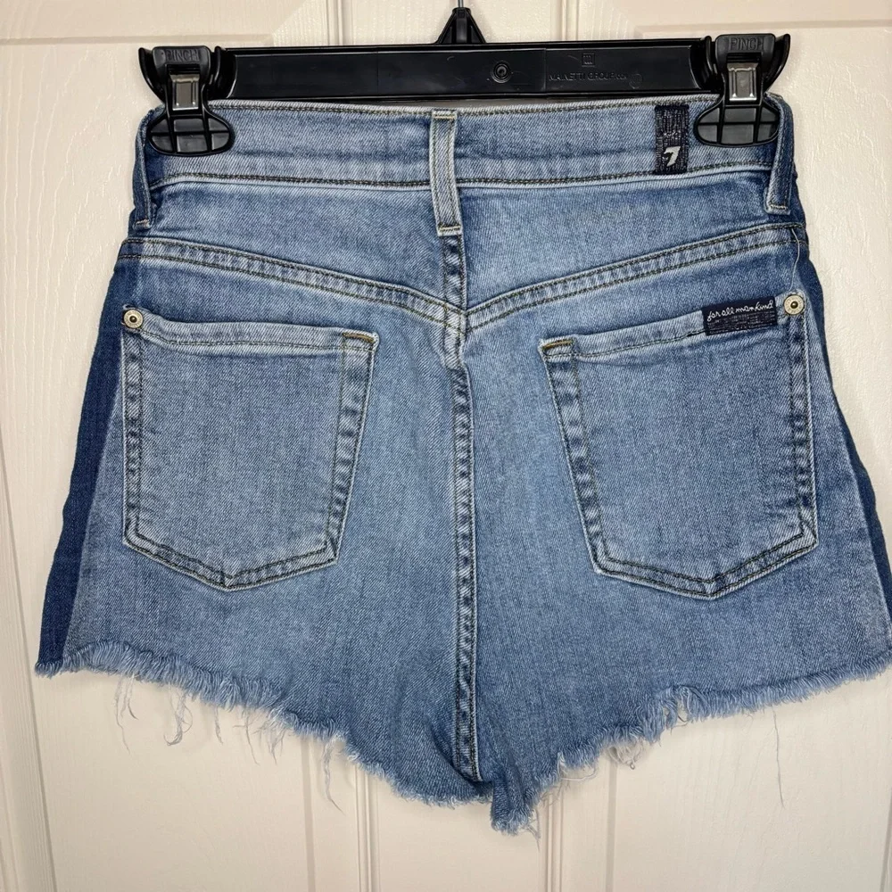 7 For All Mankind Two-toned Distressed Cutoff Shorts Size‎ 26